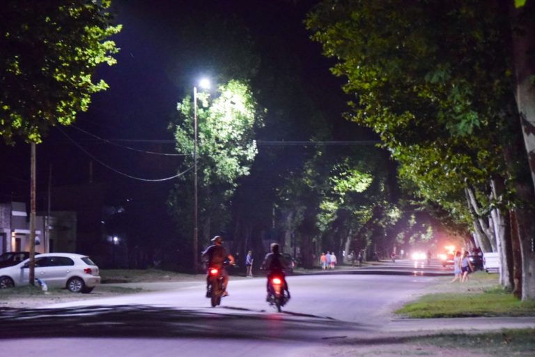 Colocan nuevas luminarias leds en Compairé