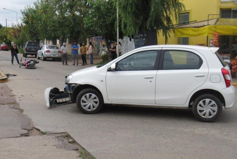 Se produjo una colisión en el cruce de Vedia y Avellaneda