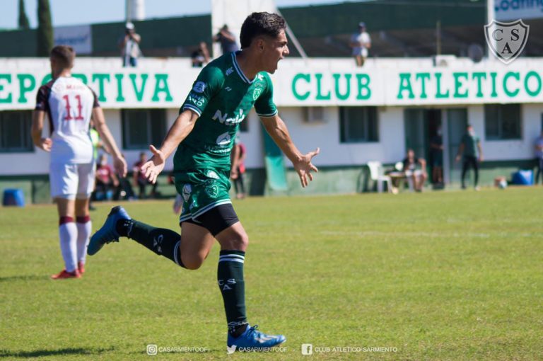 Federico Paradela es goleador de la Reserva de Sarmiento