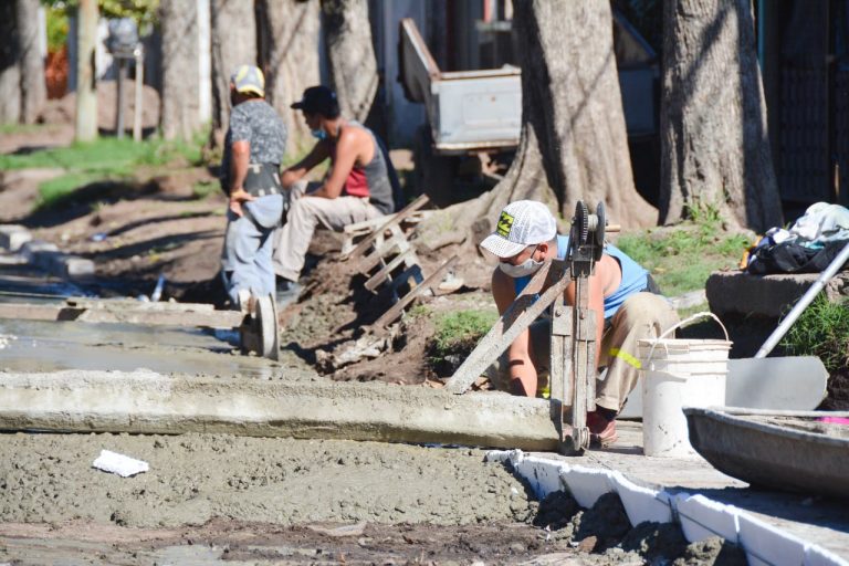 Calle Vaschetti: continúa la pavimentación