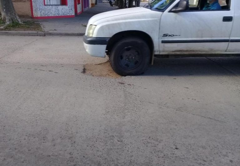Calles y veredas rotas: circular con precaución