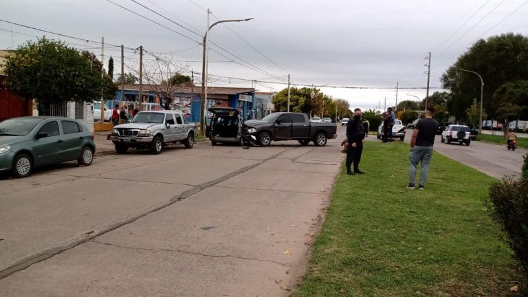 Chocaron una camioneta y un utilitario