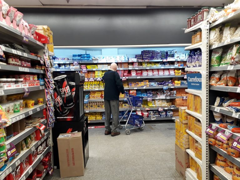 La inflación fue del 4,1% en abril y llegó al 17,6% en el primer cuatrimestre