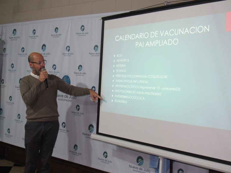 Instan a cumplir con el calendario de vacunación