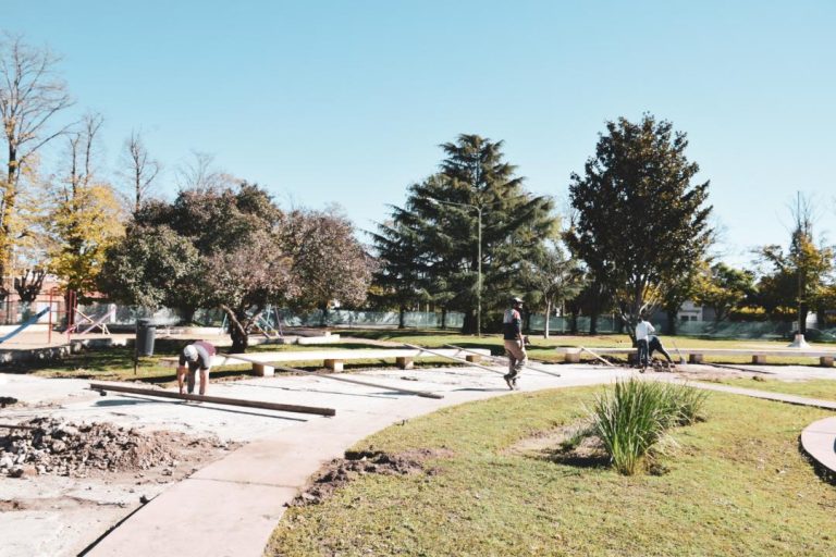 Plaza España se realiza la remoción de baldosas