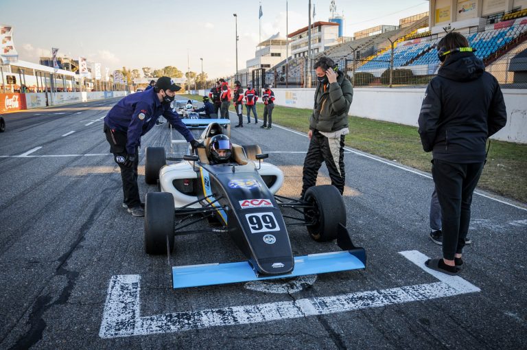 Bautista Damiani debutó en la F4 Argentina