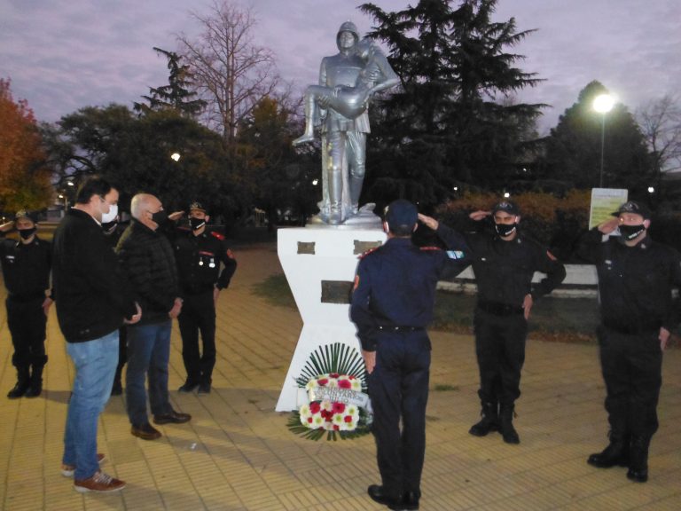 Homenaje a los Bomberos Voluntarios en su día