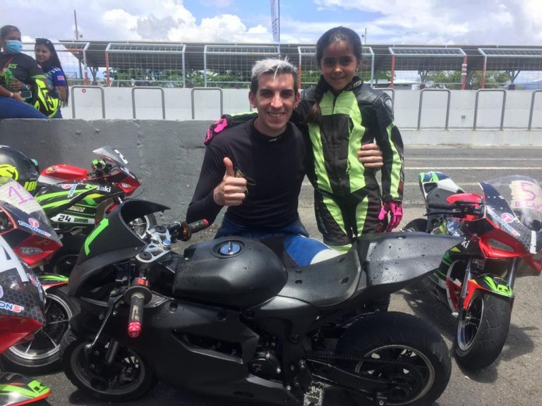 Luca Pastorino además de correr, enseña a los chicos