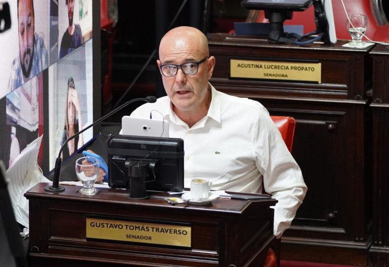 Covid: el senador Traverso pide liberar patentes y medicamentos