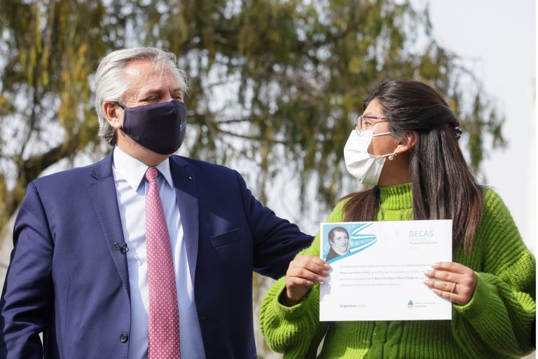 Becas universitarias: presentaron la segunda etapa