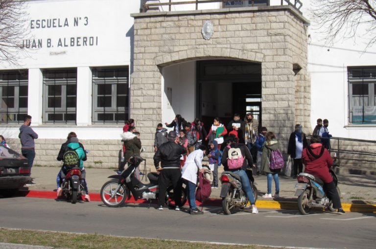 Alumnos y docentes volvieron a las escuelas