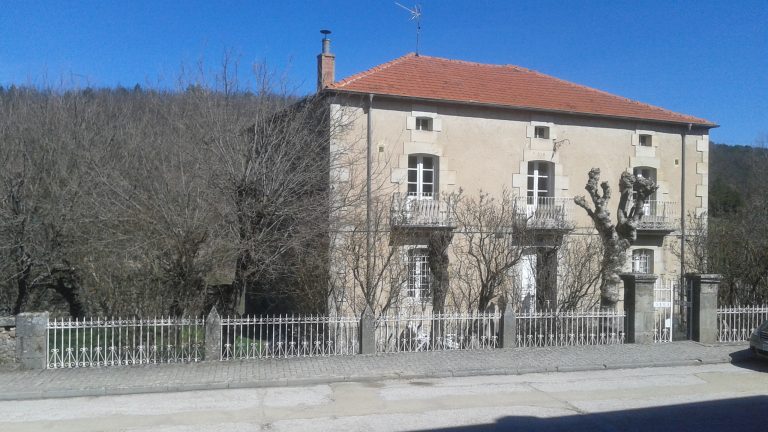 Acerca de la semblanza sobre Salvador Latorre