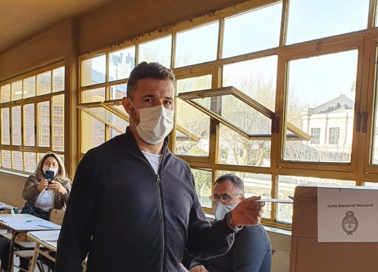 El voto de los precandidatos que encabezaron las listas