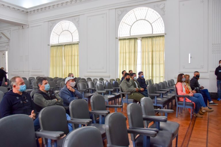 Buscan reactivar la sala de extracción de miel de La Niña