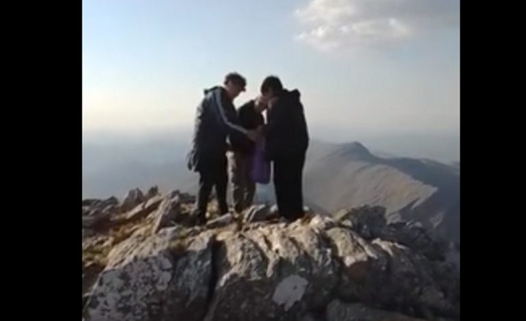Llevaron la camiseta de Quiroga al cerro Tres Picos