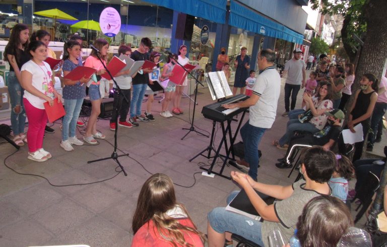 «Arte al paso»: cuentos, coro, teatro y música
