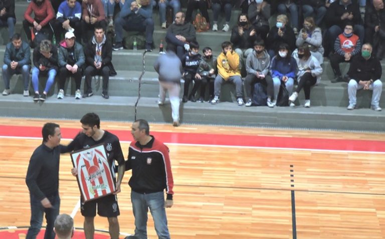 Una fiesta del básquetbol se vivió en el gimnasio del Club Atlético