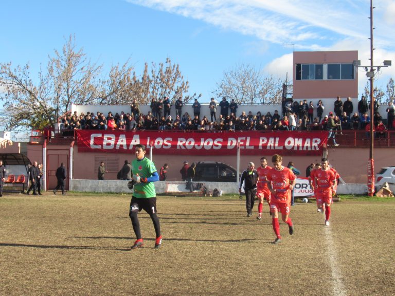 Fútbol de la LNF: con público local y visitante