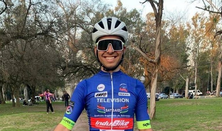 El ciclista Agustín Martínez se encuentra en su casa