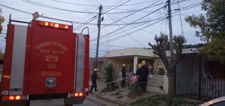 Bomberos actuaron en incendios, caída de antena y vuelco