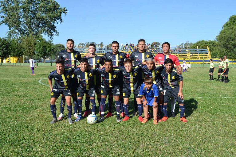 Goleó Once Tigres y recuperó la punta