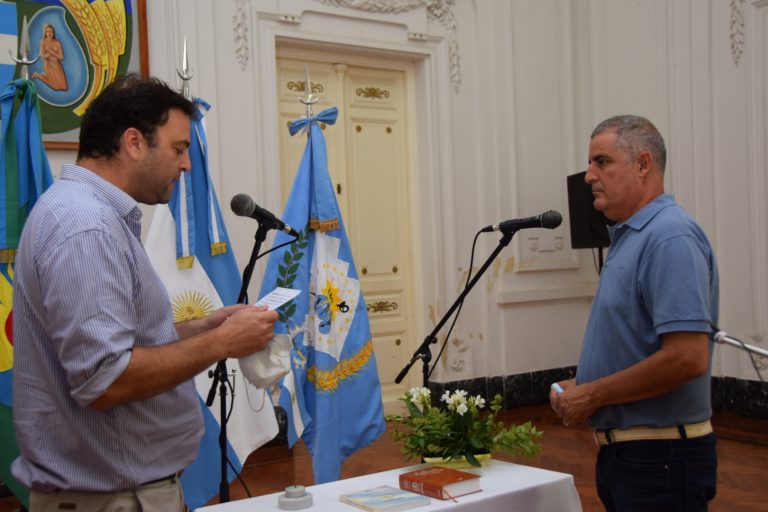 El Intendente Barroso tomó juramento a Fabián Beltrán