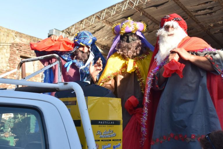 Los Reyes Magos recorrieron las calles de Quiroga