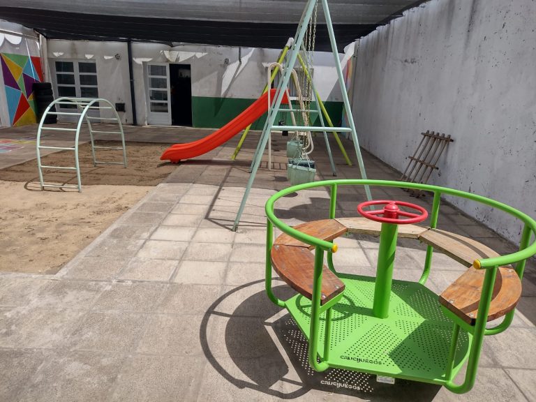 Instituciones educativas recibieron juegos