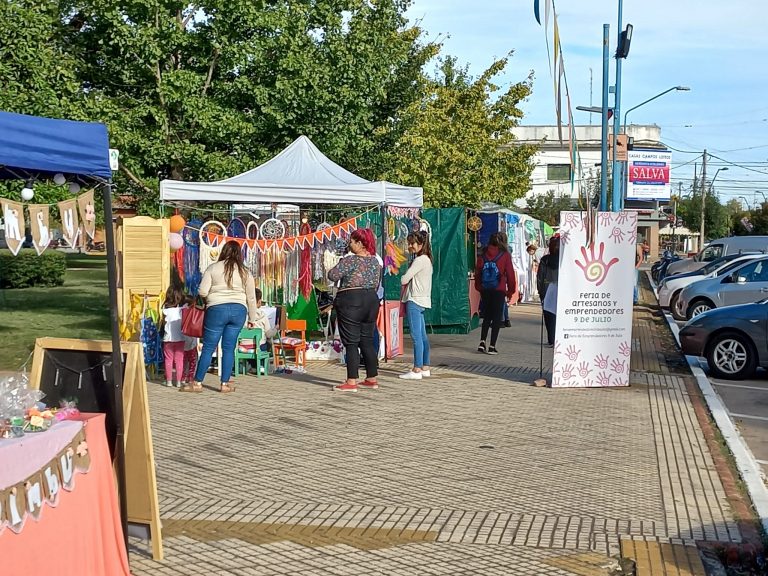 Artesanos celebraron su día con la Feria