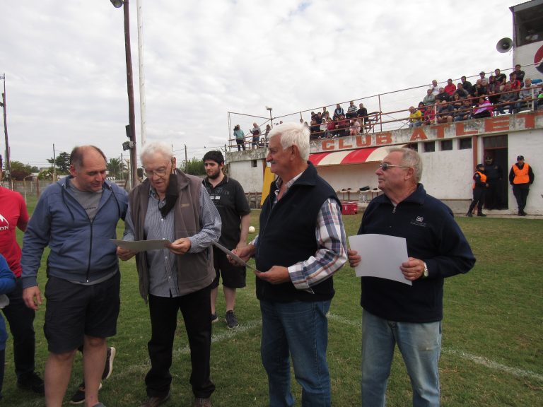 Atlético reconoció a tres «hinchas de toda la vida»