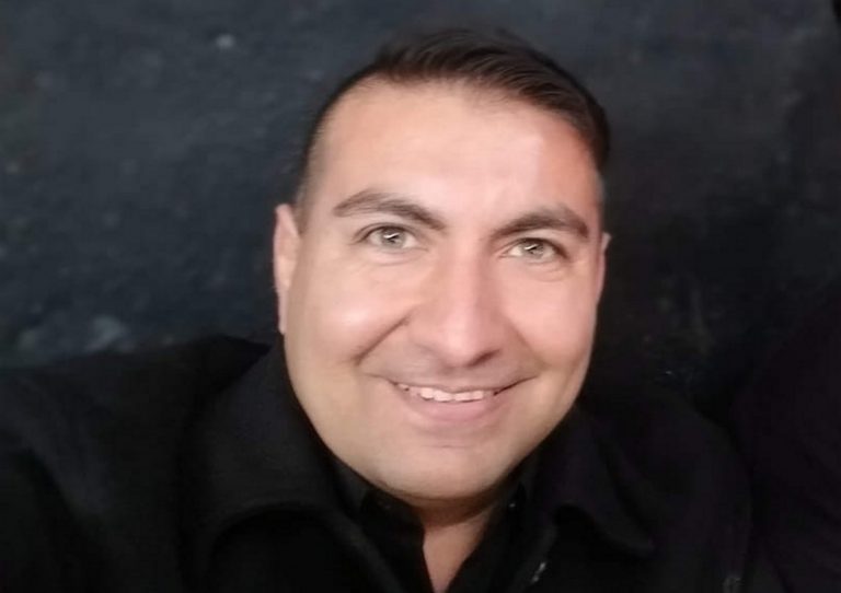 Julio Robles llega a Dennehy Casa de Té