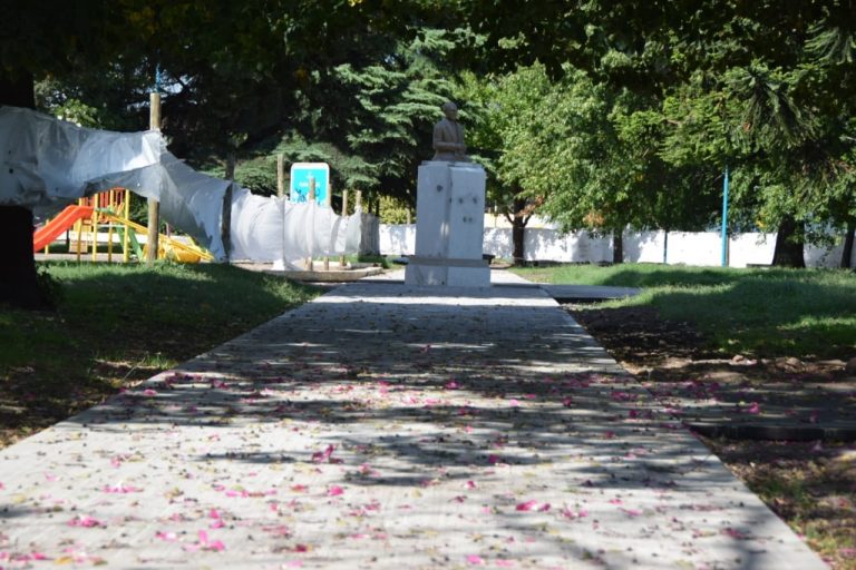 En Plaza Italia avanza la etapa de los senderos