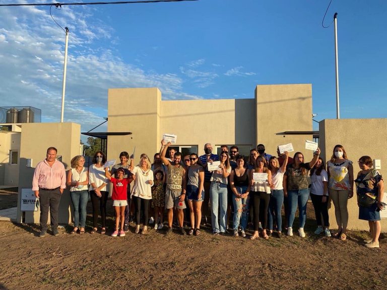 La CEyS llevó a cabo la entrega de viviendas a las familias adjudicadas