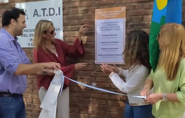El CEAT Nº 571 lleva el nombre de «María Elena Walsh»
