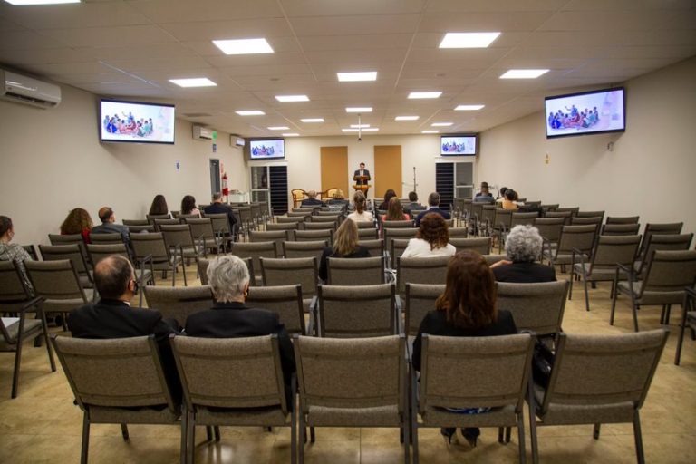Reanudaron sus reuniones presenciales los testigos de Jehová