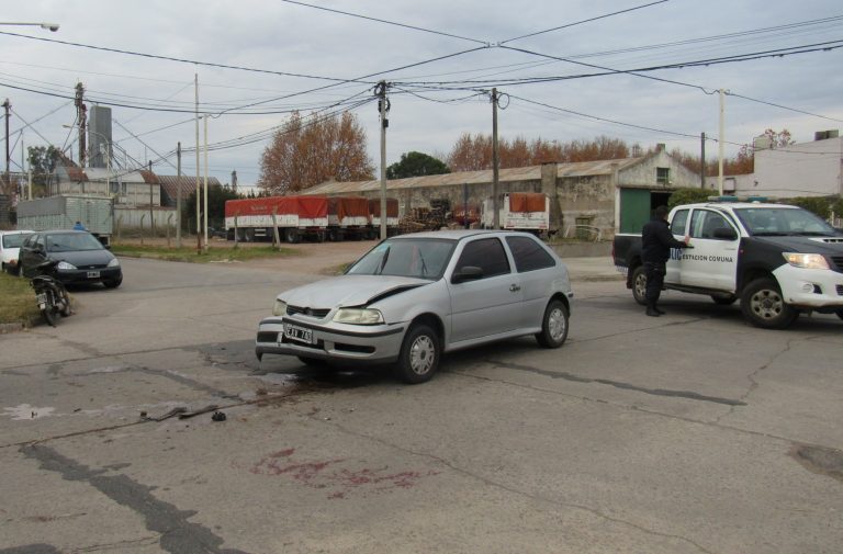Colisionaron un auto y una moto