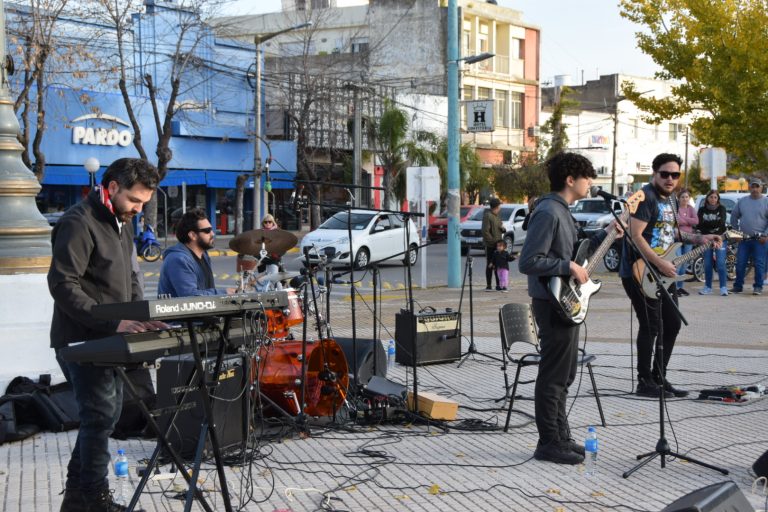 “Arte al Paso” se presentó en Plaza Belgrano