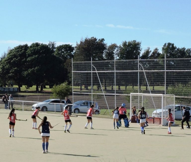 Hockey Femenino: buenos resultados de Atlético en Saladillo