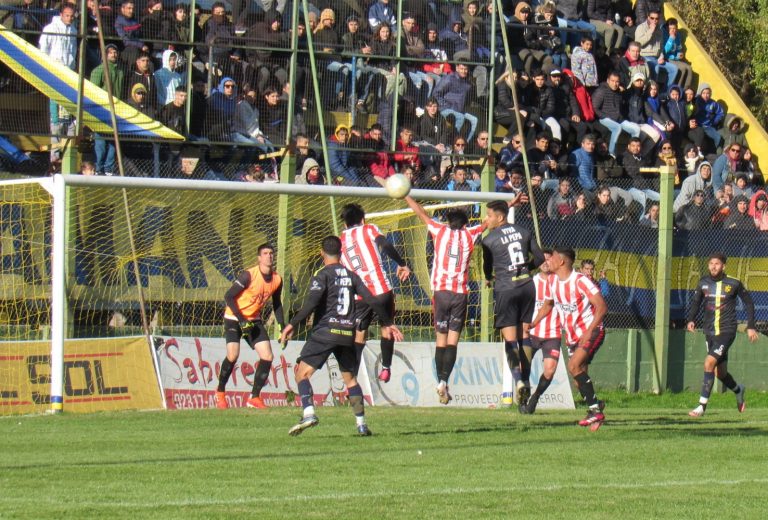 Empataron sin goles Once Tigres y Atlético 9 de Julio