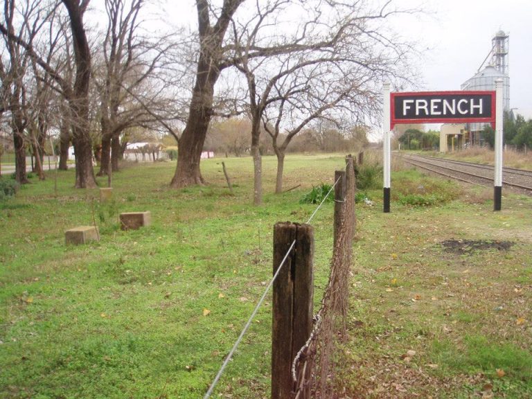 Piden bancos para dos espacios verdes de French