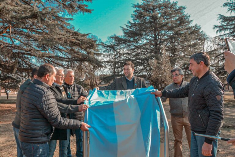 En French se realizó el acto por el Día de la Independencia