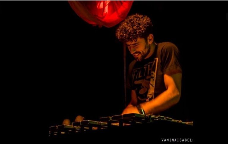 Dennehy Casa de Té incorporó la «Noche de Jazz»