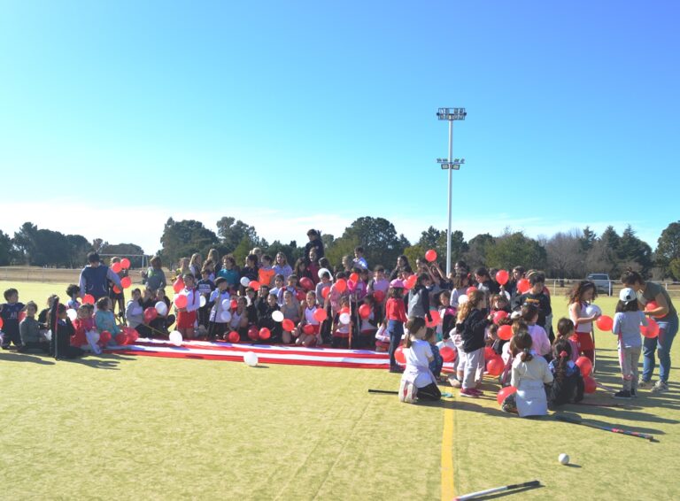 Encuentro de Hockey recreativo en la Escuela del Club Atlético