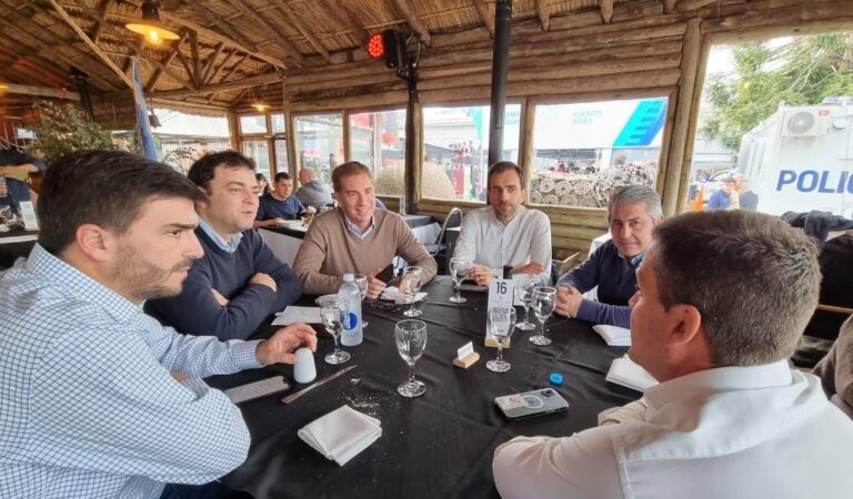 Santilli se reunió con los intendentes del PRO del interior de la Provincia