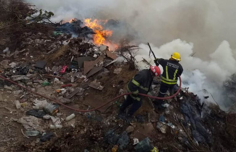 Ardua labor ante un incendio en el Basural