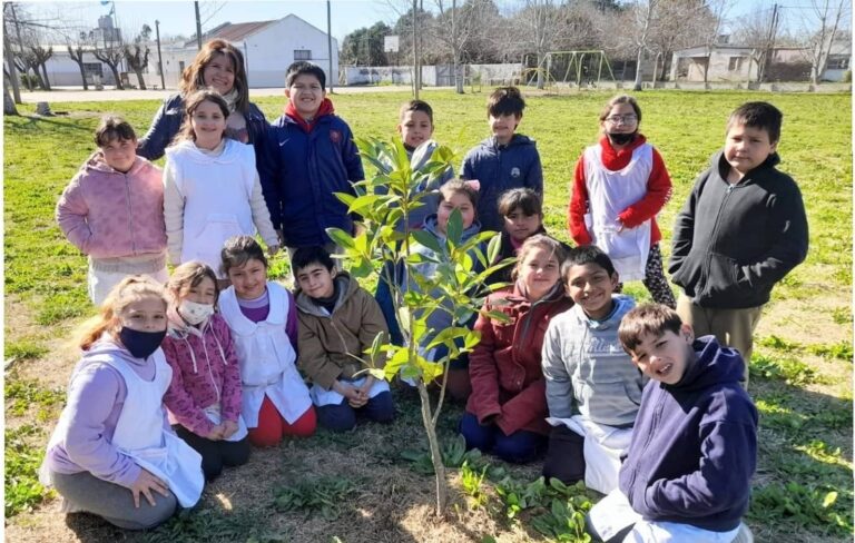 Club de Leones, un nuevo aporte en el Día del Arbol