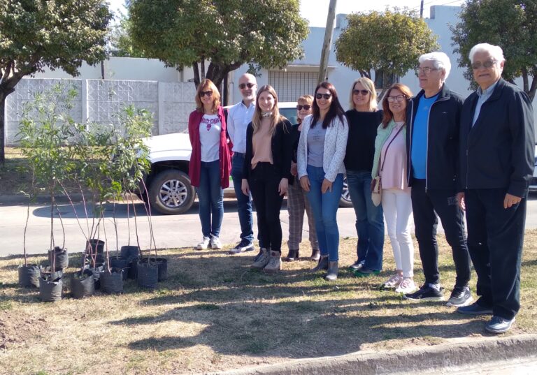 Entrega del ejemplares para el arbolado público