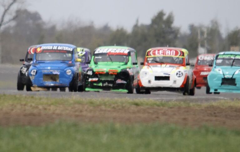 Más de cien autos corrieron en el Autódromo de 9 de Julio