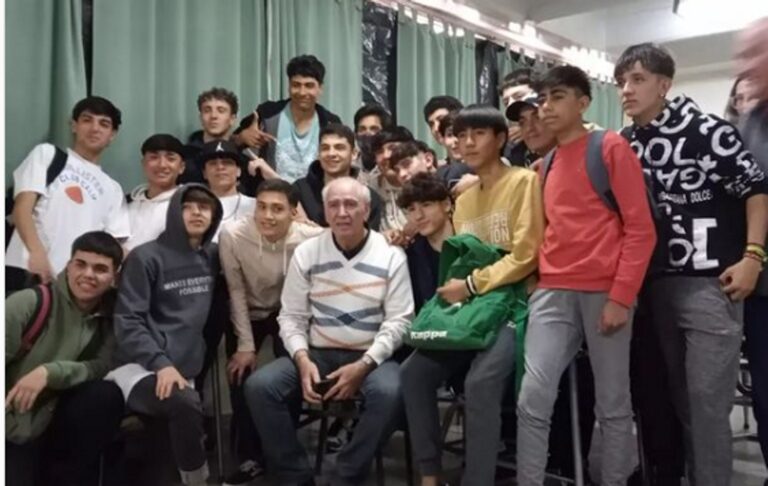 La ENS recibió a Jorge Olguín, campeón del ’78