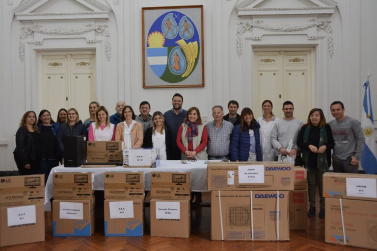 Establecimientos educativos recibieron equipamiento